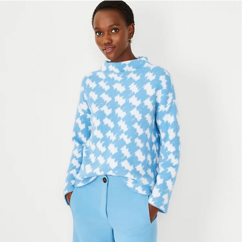 Ann Taylor blue/white Houndstooth Pattern Long Sleeve Mock Neck, small BNWT